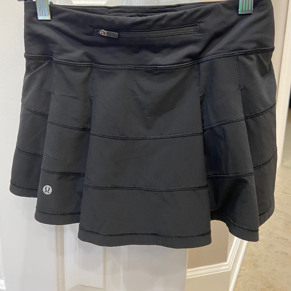 Lululemon black tennis skirt size 2 reg
